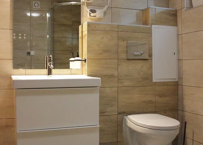 Nad Jeziorem 5 Kamienica Krolewska