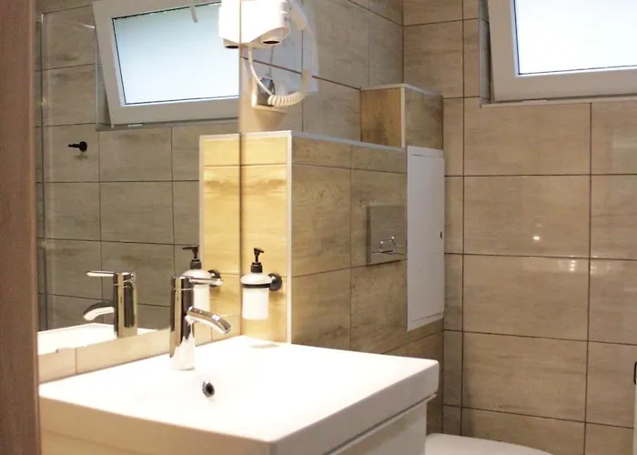 Nad Jeziorem 5 Chata Kamienica Krolewska