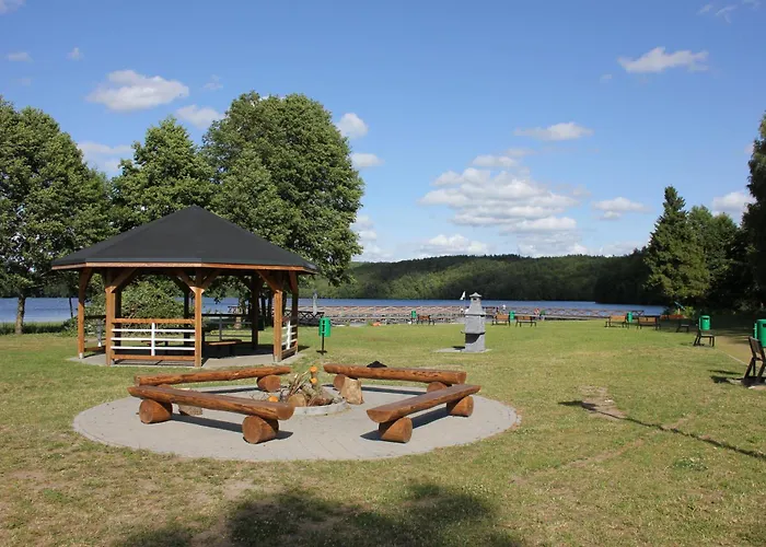 Nad Jeziorem 5 Chata