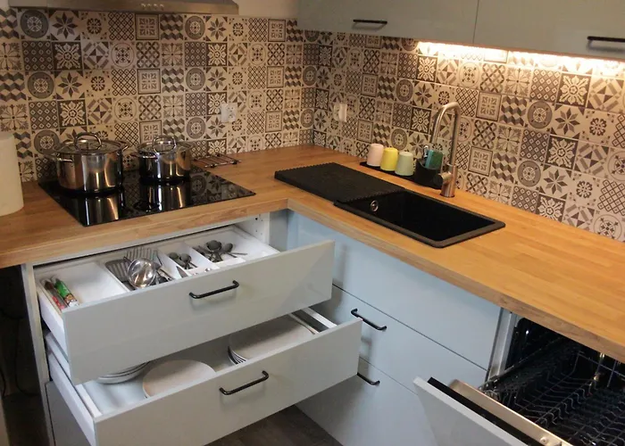 Chata Nad Jeziorem 5 Kamienica Krolewska